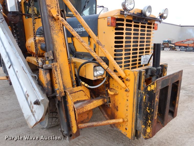 image for item DL5766 1986 Oshkosh P-2526-1  dump truck
