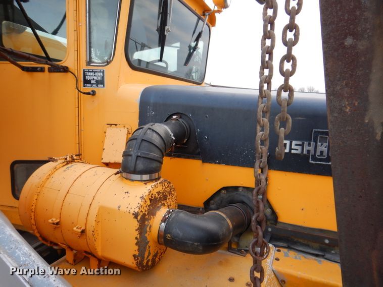 image for item DL5766 1986 Oshkosh P-2526-1  dump truck