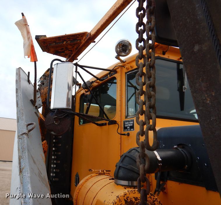 image for item DL5766 1986 Oshkosh P-2526-1  dump truck