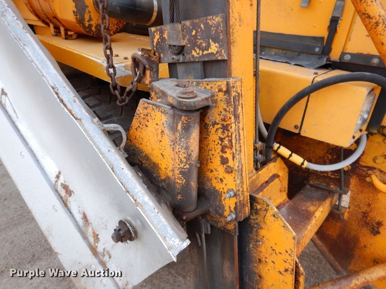 image for item DL5766 1986 Oshkosh P-2526-1  dump truck