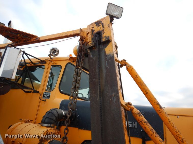 image for item DL5766 1986 Oshkosh P-2526-1  dump truck