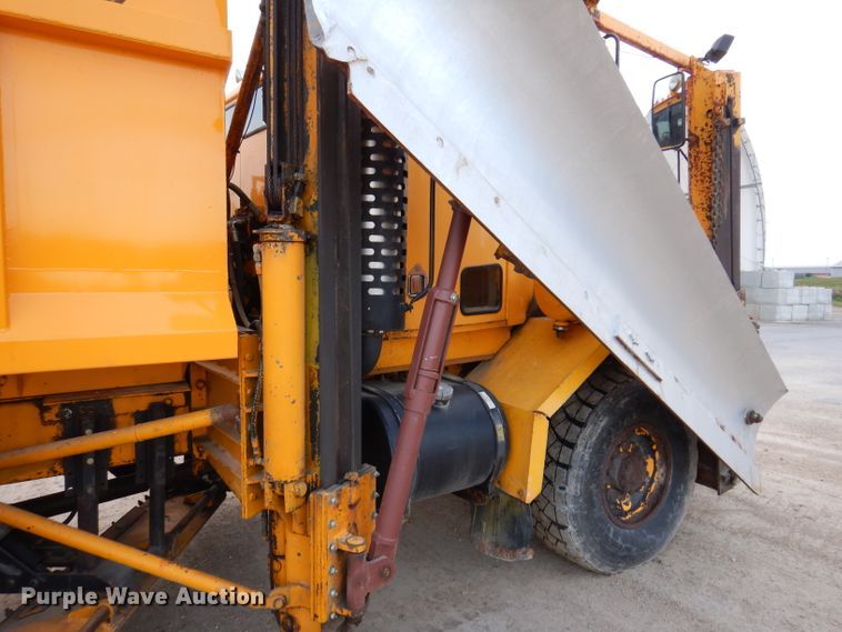 image for item DL5766 1986 Oshkosh P-2526-1  dump truck