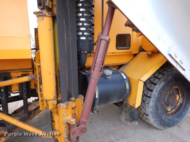 image for item DL5766 1986 Oshkosh P-2526-1  dump truck