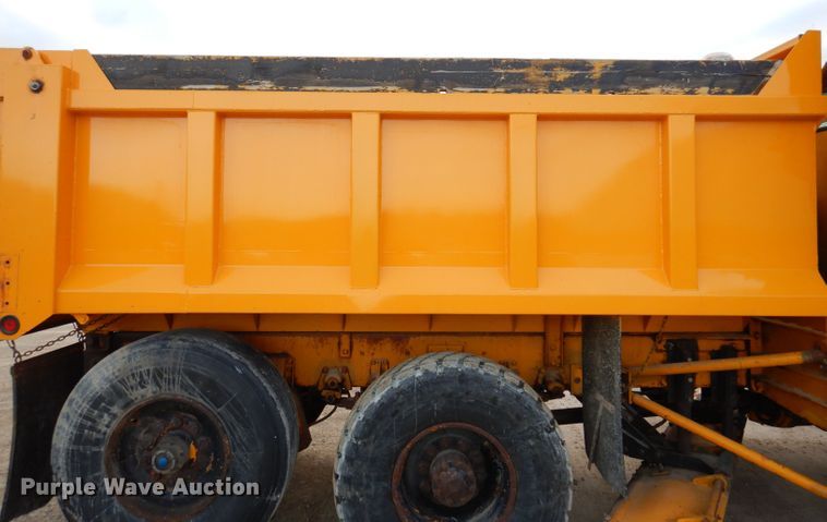 image for item DL5766 1986 Oshkosh P-2526-1  dump truck