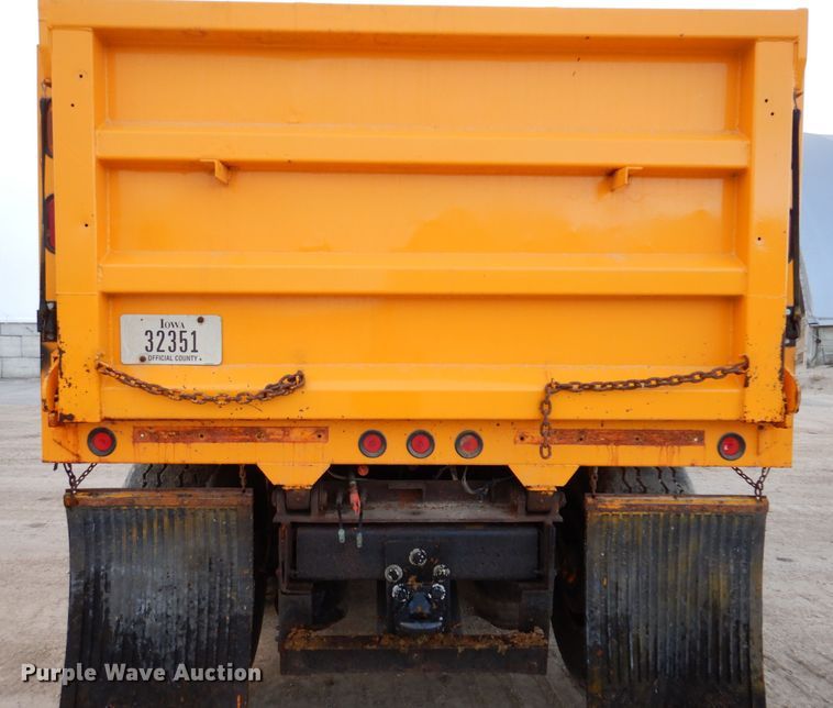 image for item DL5766 1986 Oshkosh P-2526-1  dump truck