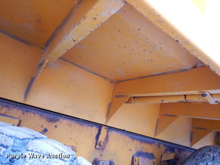 image for item DL5766 1986 Oshkosh P-2526-1  dump truck