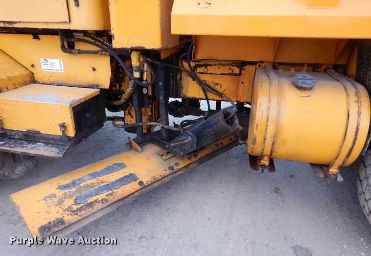 image for item DL5766 1986 Oshkosh P-2526-1  dump truck