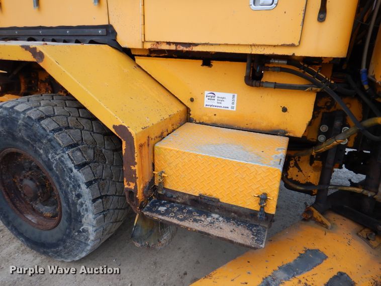 image for item DL5766 1986 Oshkosh P-2526-1  dump truck