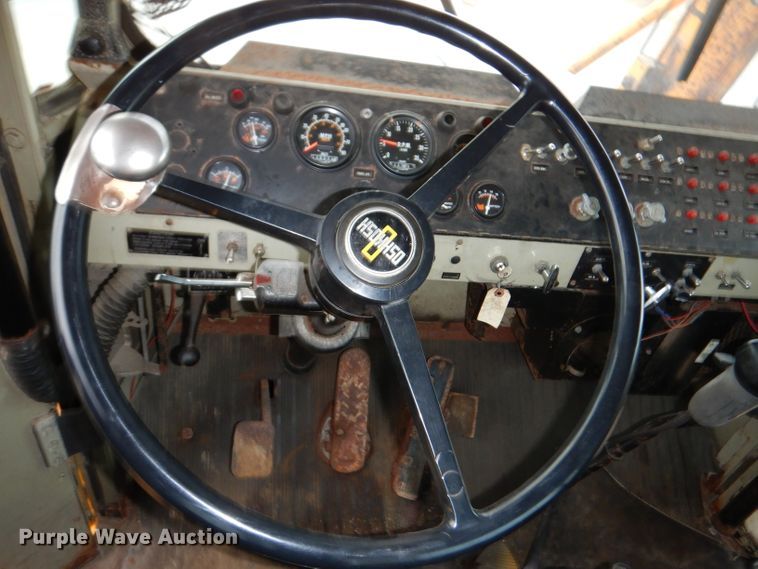 image for item DL5766 1986 Oshkosh P-2526-1  dump truck