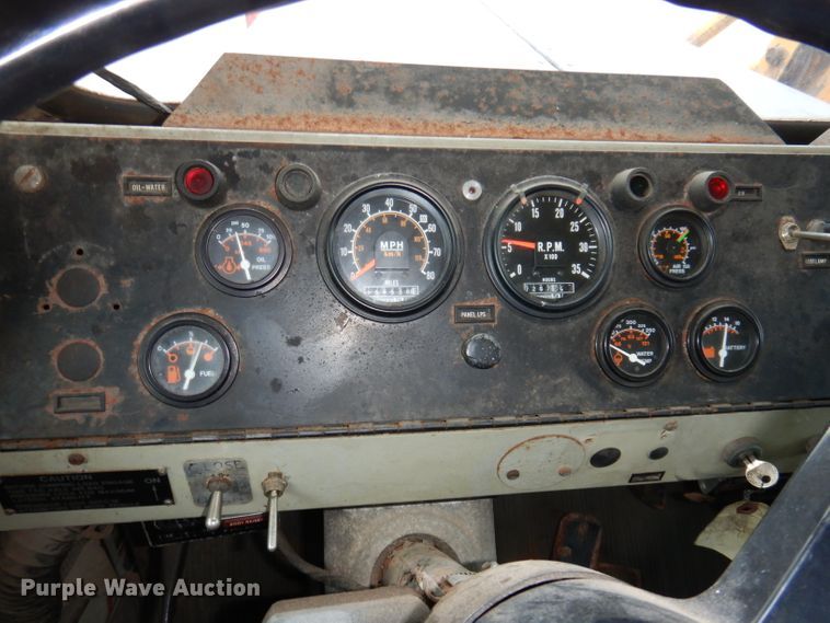 image for item DL5766 1986 Oshkosh P-2526-1  dump truck