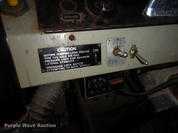 image for item DL5766 1986 Oshkosh P-2526-1  dump truck