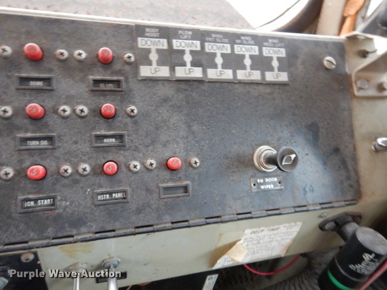 image for item DL5766 1986 Oshkosh P-2526-1  dump truck