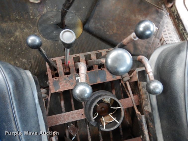 image for item DL5766 1986 Oshkosh P-2526-1  dump truck