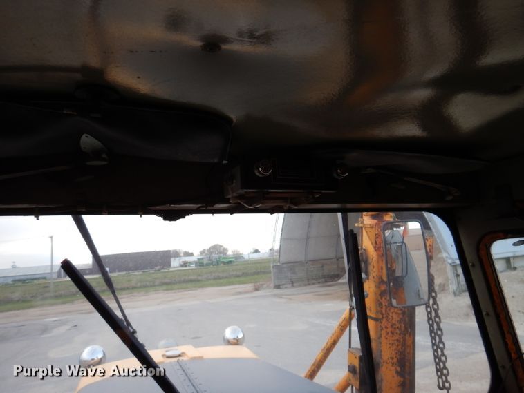 image for item DL5766 1986 Oshkosh P-2526-1  dump truck