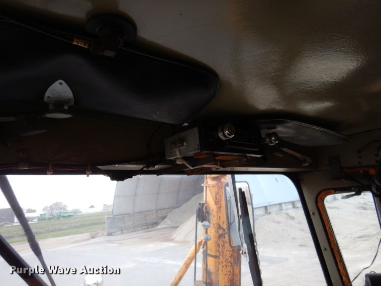 image for item DL5766 1986 Oshkosh P-2526-1  dump truck