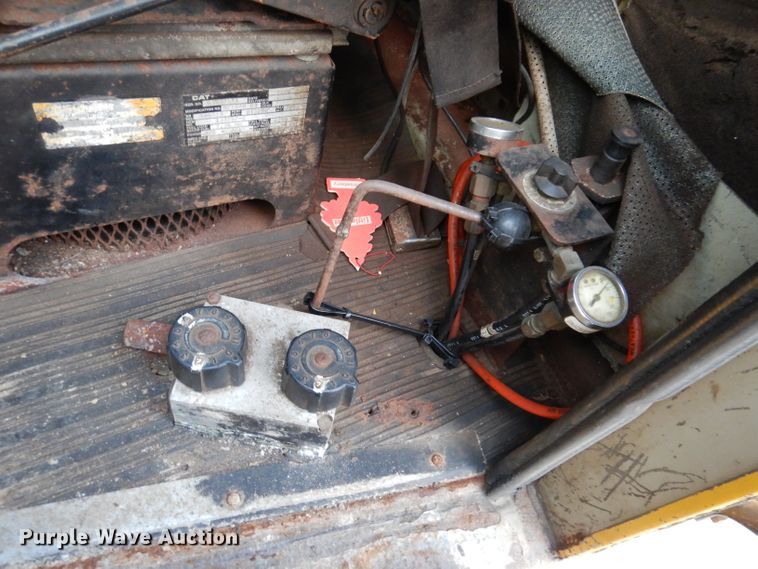 image for item DL5766 1986 Oshkosh P-2526-1  dump truck