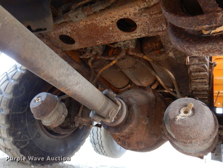 image for item DL5766 1986 Oshkosh P-2526-1  dump truck