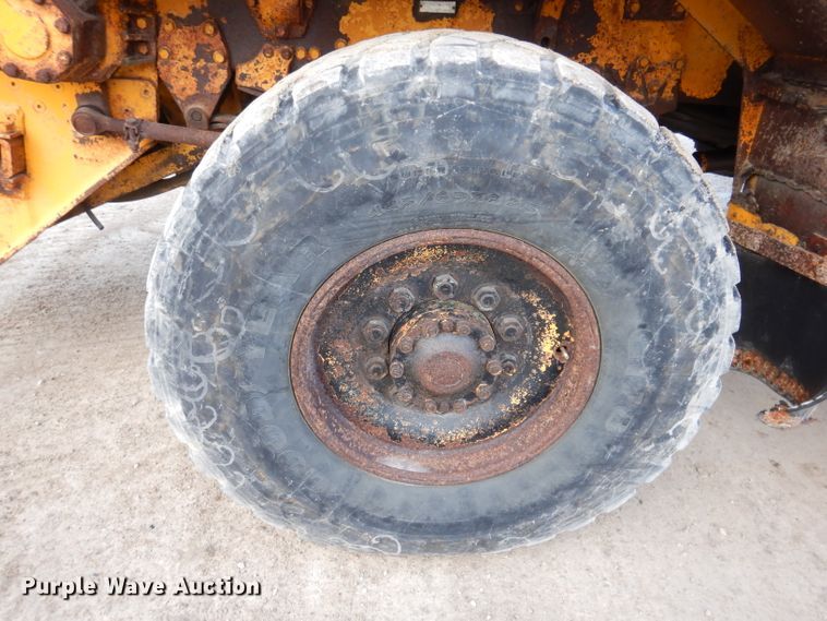 image for item DL5766 1986 Oshkosh P-2526-1  dump truck