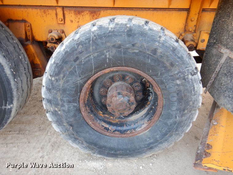 image for item DL5766 1986 Oshkosh P-2526-1  dump truck