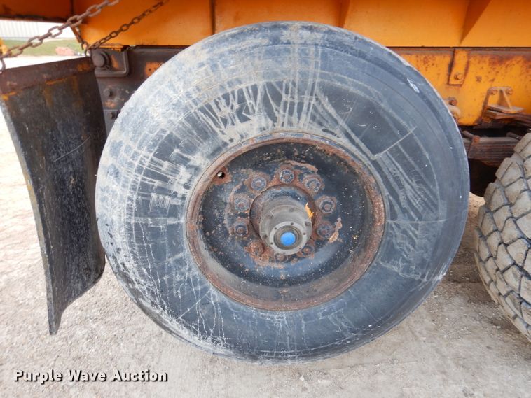 image for item DL5766 1986 Oshkosh P-2526-1  dump truck