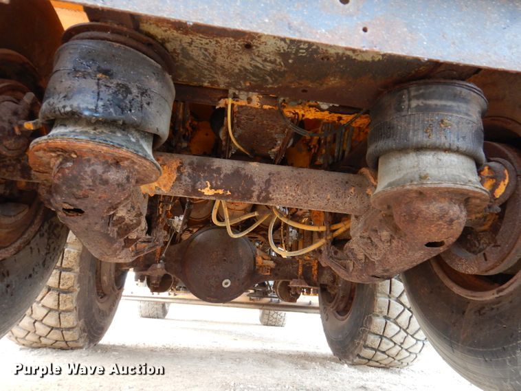 image for item DL5766 1986 Oshkosh P-2526-1  dump truck