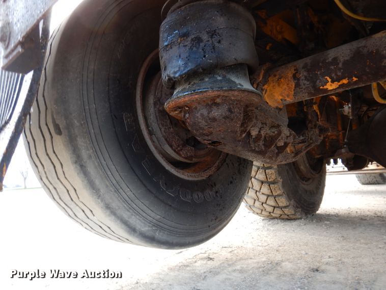 image for item DL5766 1986 Oshkosh P-2526-1  dump truck