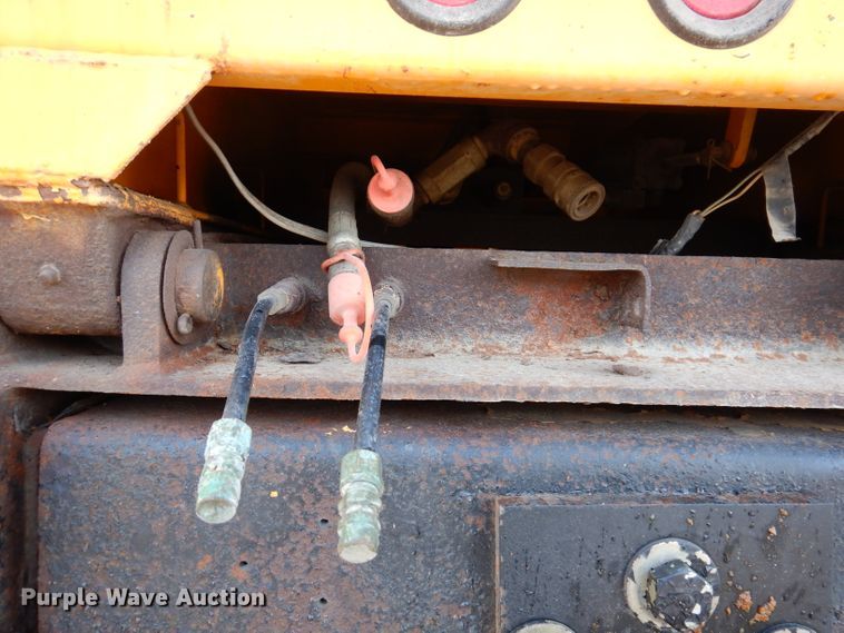 image for item DL5766 1986 Oshkosh P-2526-1  dump truck