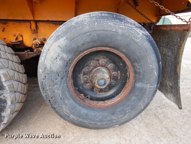 image for item DL5766 1986 Oshkosh P-2526-1  dump truck