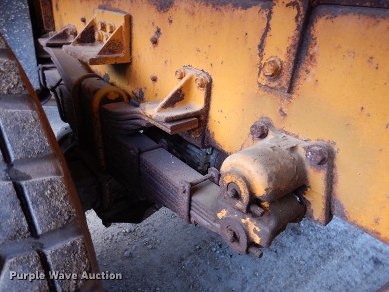 image for item DL5766 1986 Oshkosh P-2526-1  dump truck