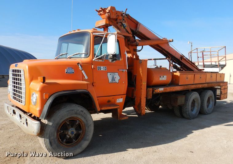 image for item DL5767 1986 Ford L8000  pressure digger truck