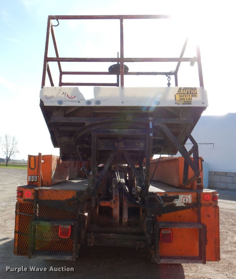 image for item DL5767 1986 Ford L8000  pressure digger truck