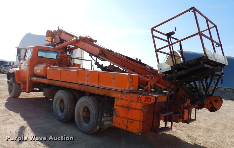 image for item DL5767 1986 Ford L8000  pressure digger truck