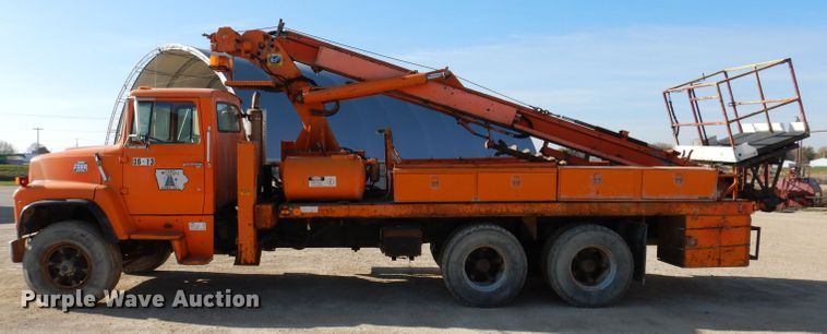 image for item DL5767 1986 Ford L8000  pressure digger truck