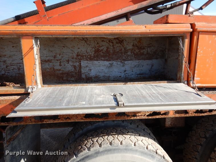 image for item DL5767 1986 Ford L8000  pressure digger truck