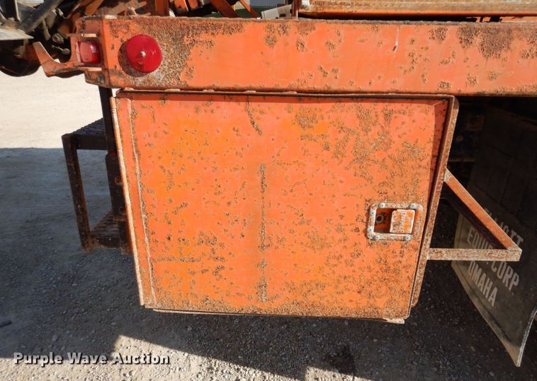 image for item DL5767 1986 Ford L8000  pressure digger truck