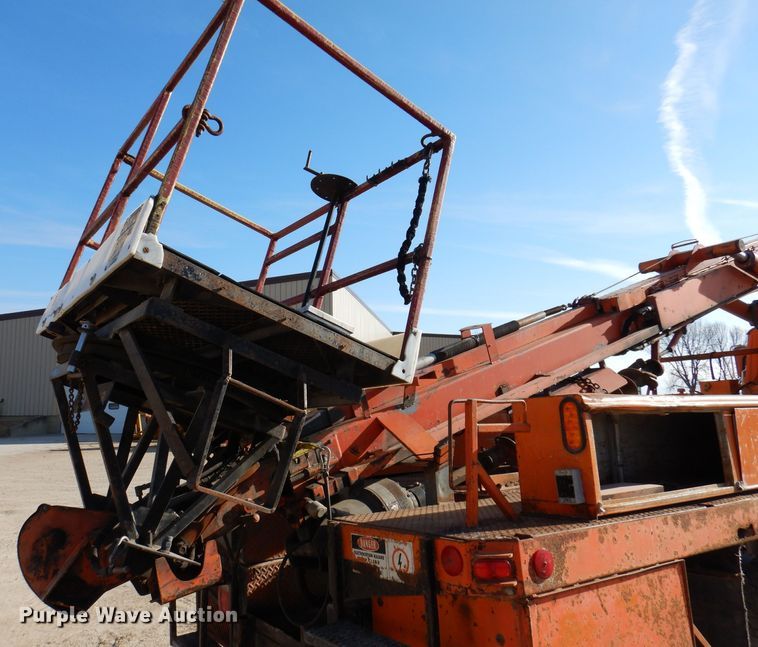 image for item DL5767 1986 Ford L8000  pressure digger truck