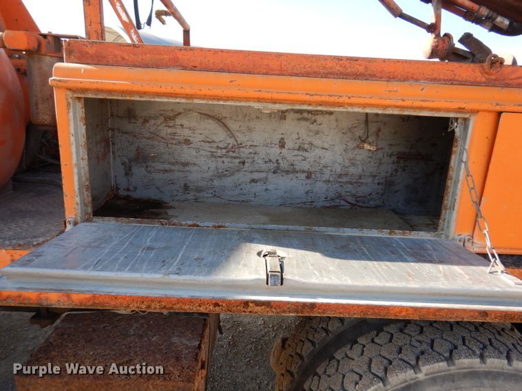 image for item DL5767 1986 Ford L8000  pressure digger truck