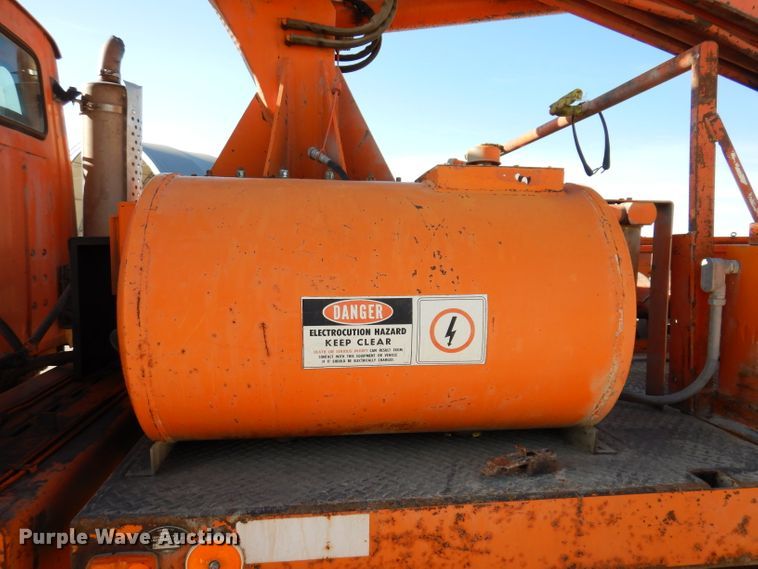 image for item DL5767 1986 Ford L8000  pressure digger truck