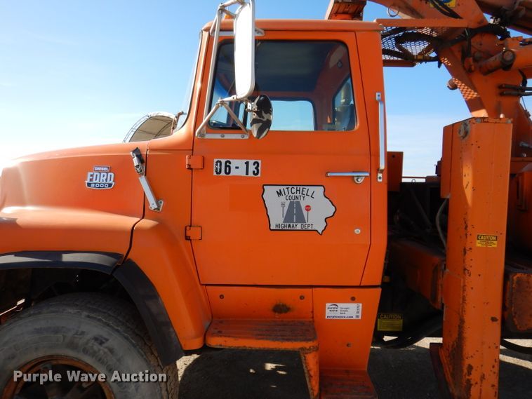 image for item DL5767 1986 Ford L8000  pressure digger truck
