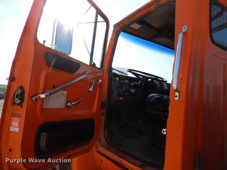 image for item DL5767 1986 Ford L8000  pressure digger truck