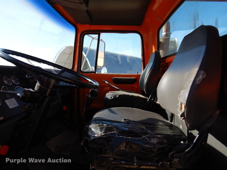 image for item DL5767 1986 Ford L8000  pressure digger truck