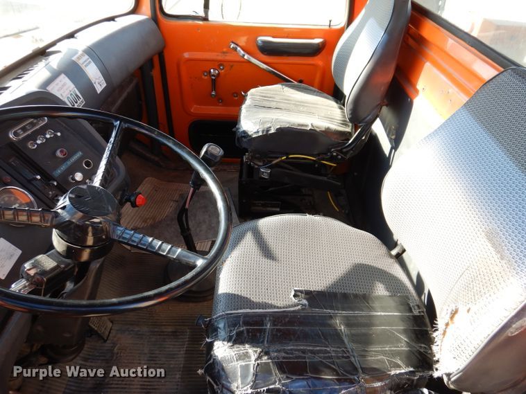 image for item DL5767 1986 Ford L8000  pressure digger truck