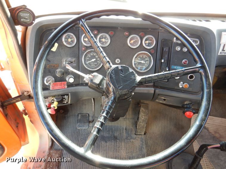 image for item DL5767 1986 Ford L8000  pressure digger truck