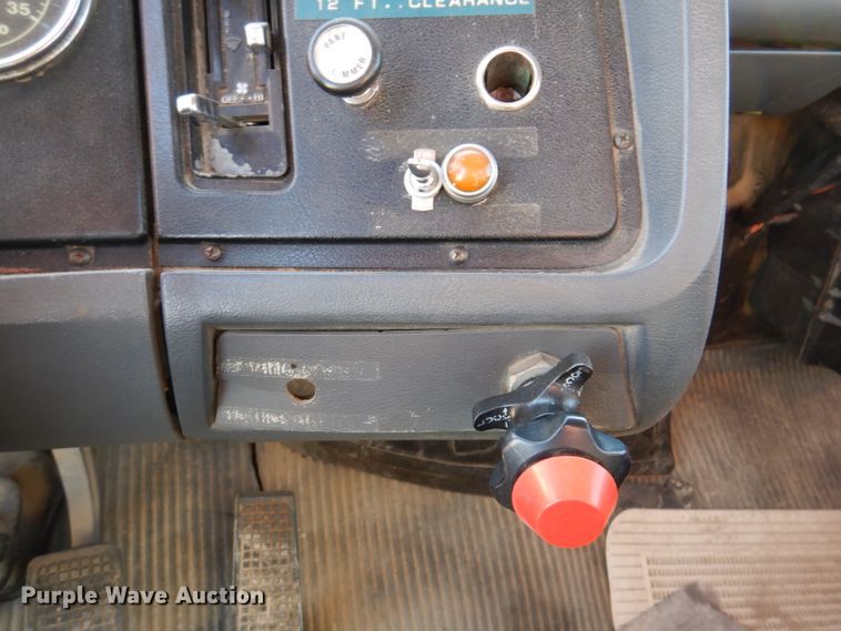 image for item DL5767 1986 Ford L8000  pressure digger truck