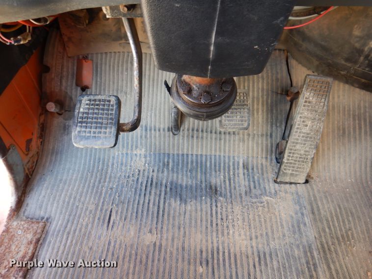 image for item DL5767 1986 Ford L8000  pressure digger truck