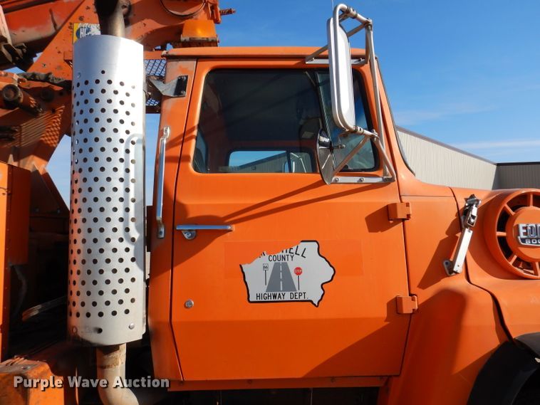 image for item DL5767 1986 Ford L8000  pressure digger truck