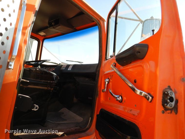 image for item DL5767 1986 Ford L8000  pressure digger truck