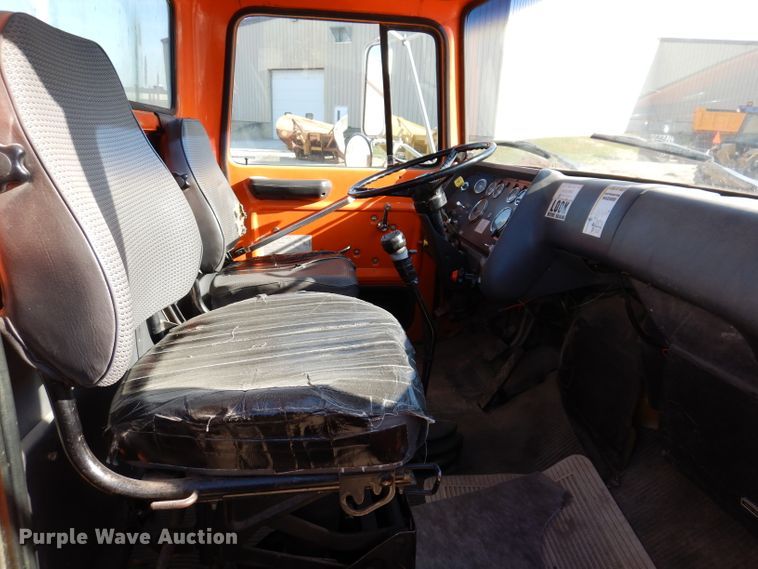 image for item DL5767 1986 Ford L8000  pressure digger truck