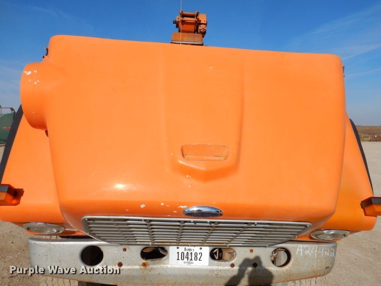 image for item DL5767 1986 Ford L8000  pressure digger truck