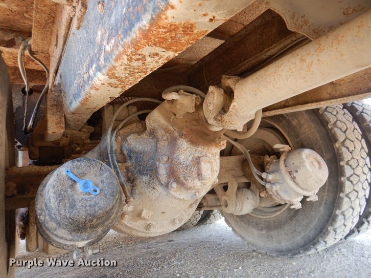 image for item DL5767 1986 Ford L8000  pressure digger truck